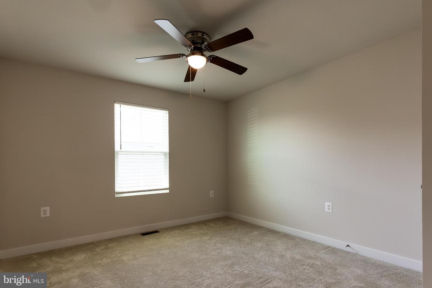 69 Hydro Road photo 32