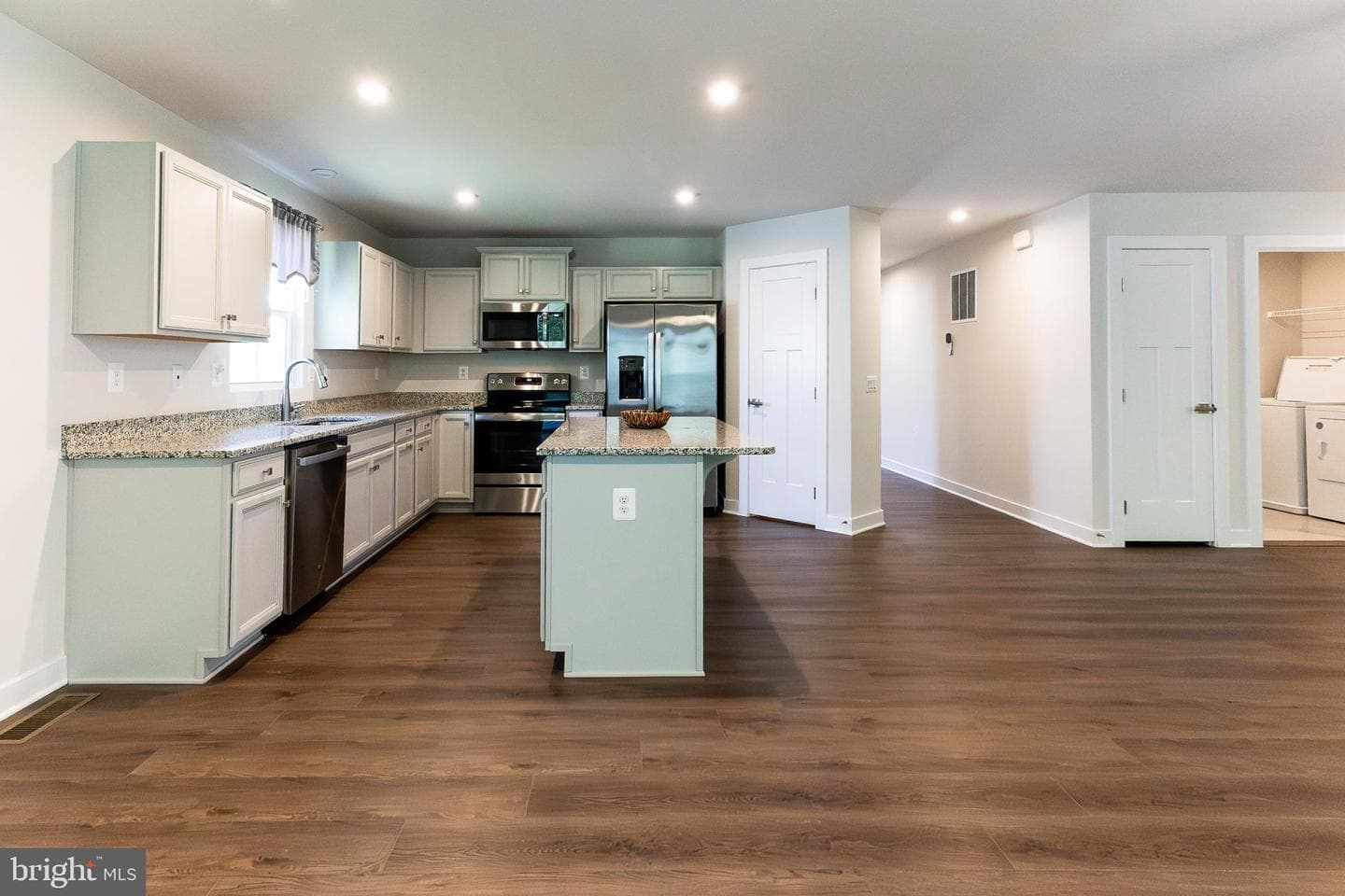 69 Hydro Road photo 6