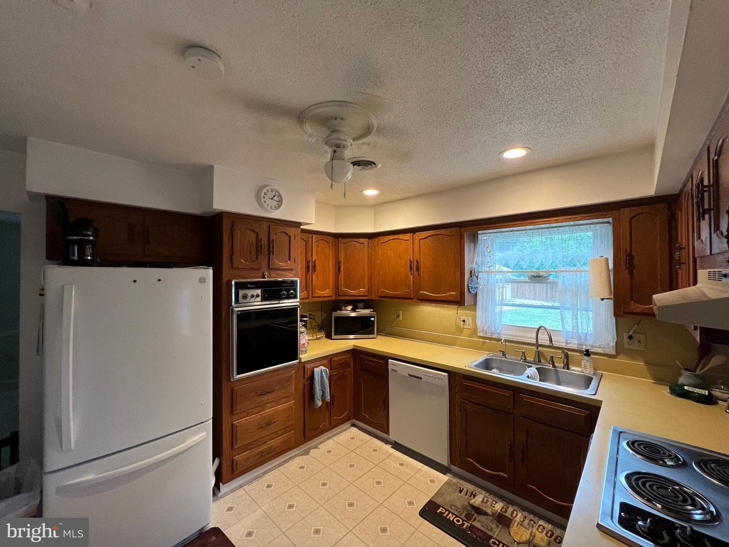 905 Hillcrest Drive photo 16