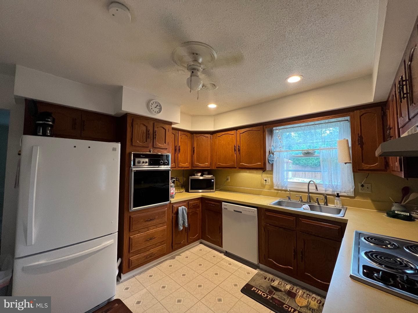 905 Hillcrest Drive photo 17