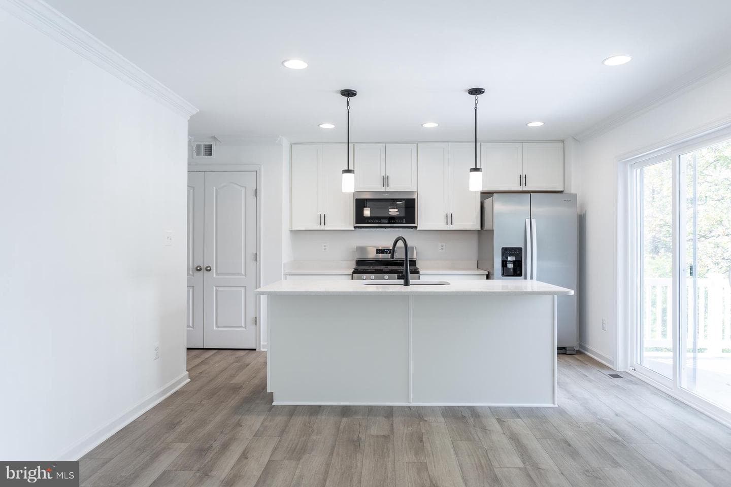 617 Outrigger Road photo 2
