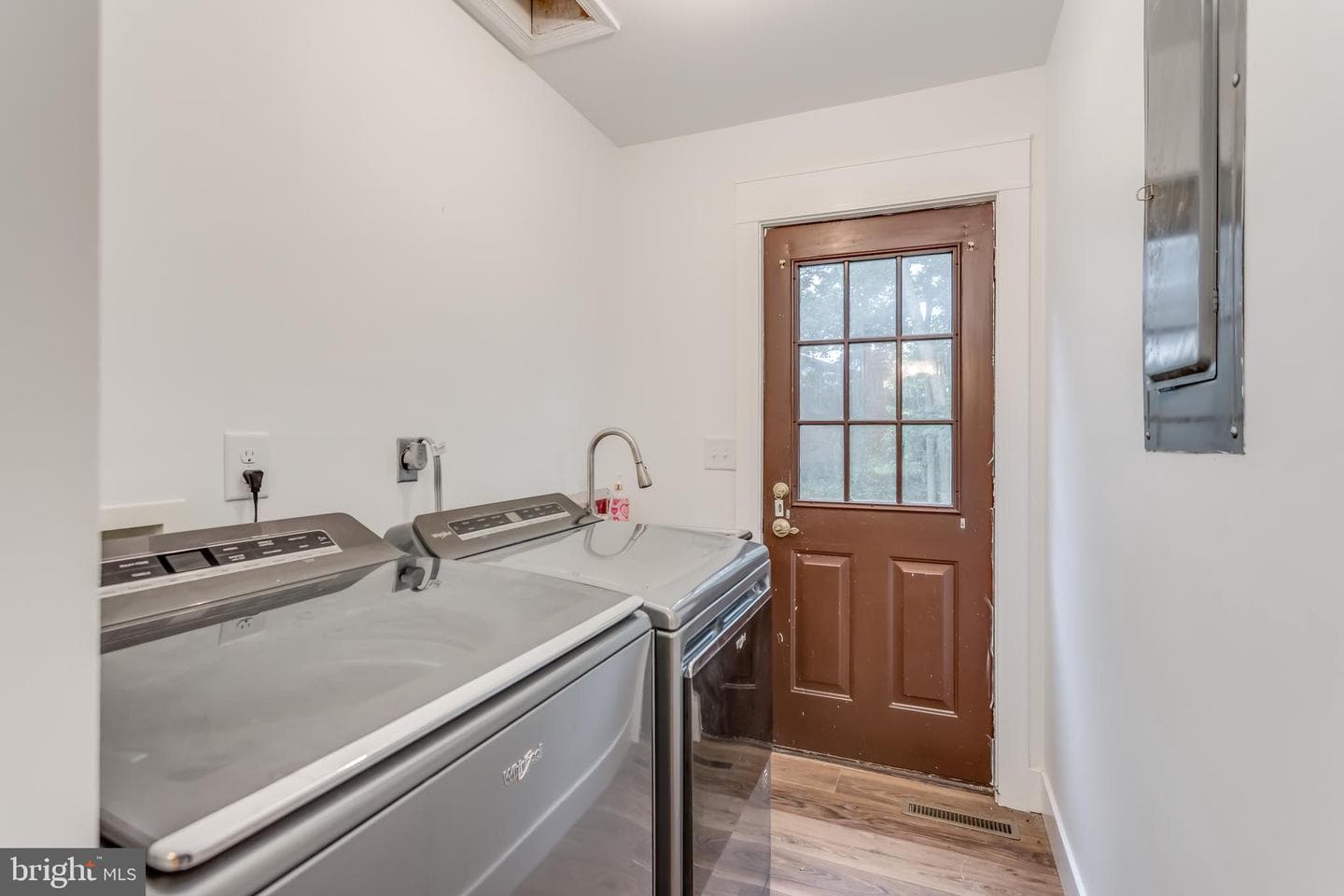 919 Hillcrest photo 13