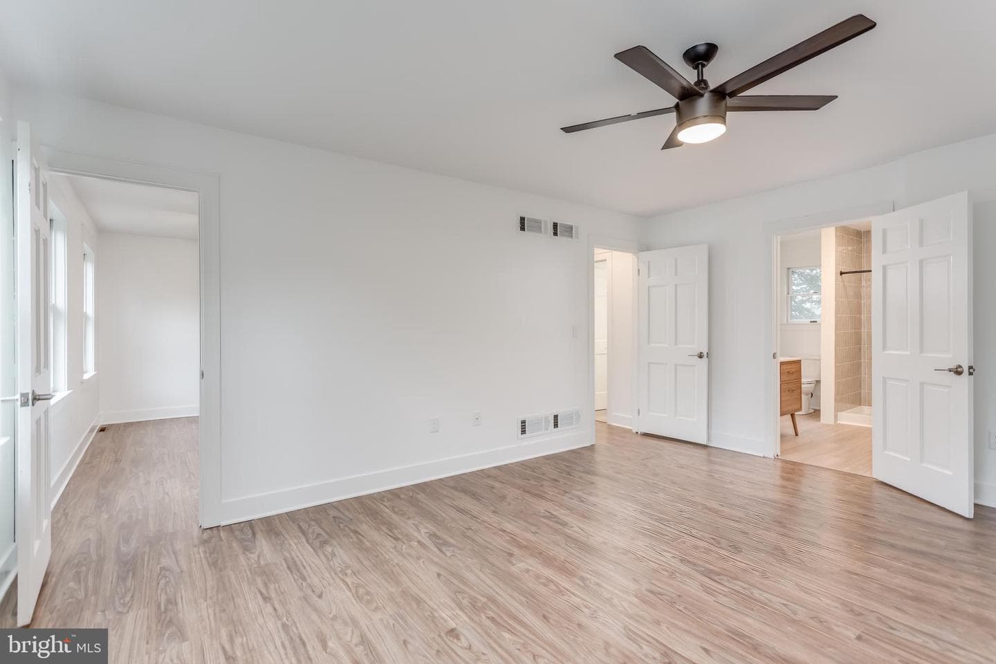 919 Hillcrest photo 23