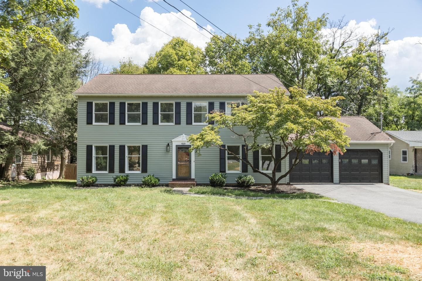 919 Hillcrest photo 37