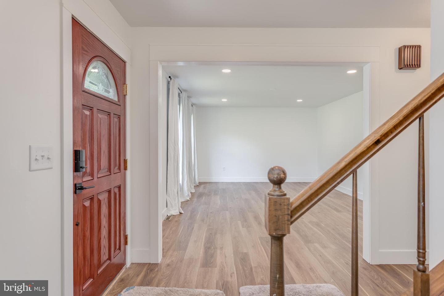 919 Hillcrest photo 4