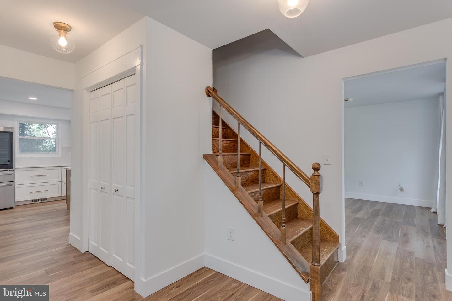 919 Hillcrest photo 5
