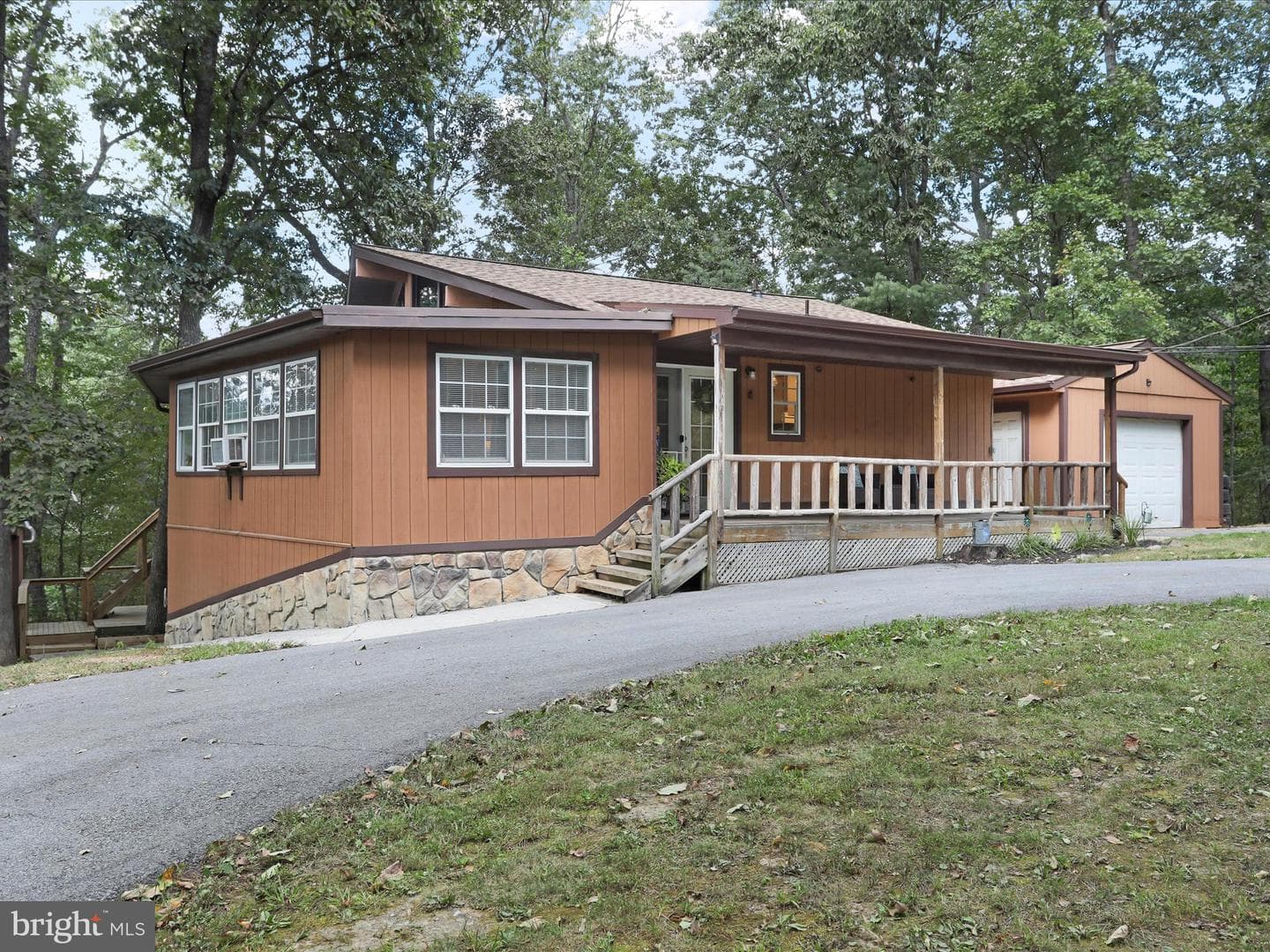 82 Sassafras Lane photo 4