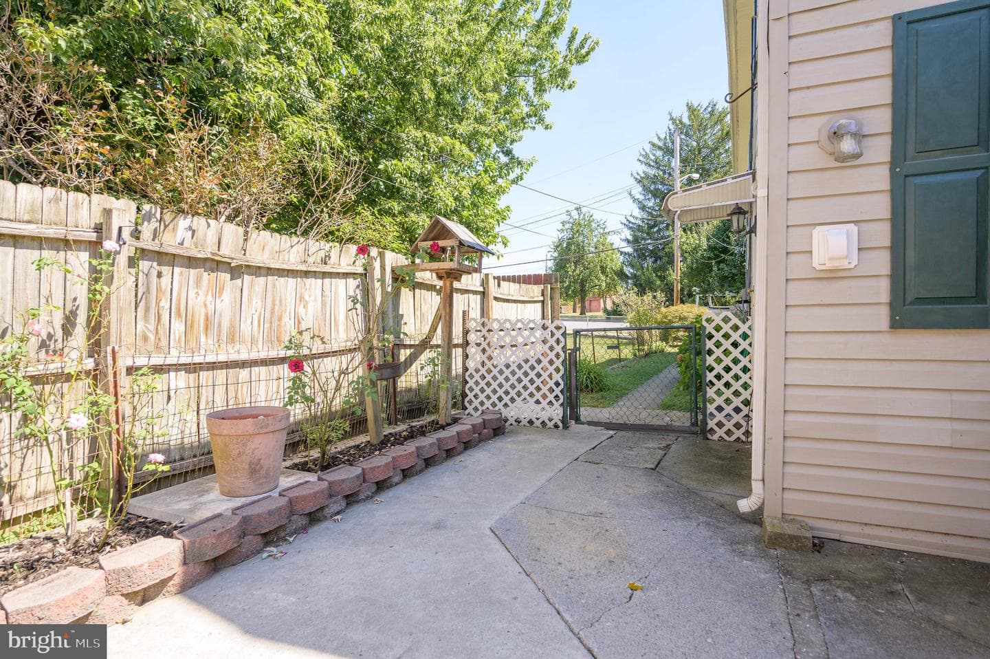 485 Porter Avenue photo 26
