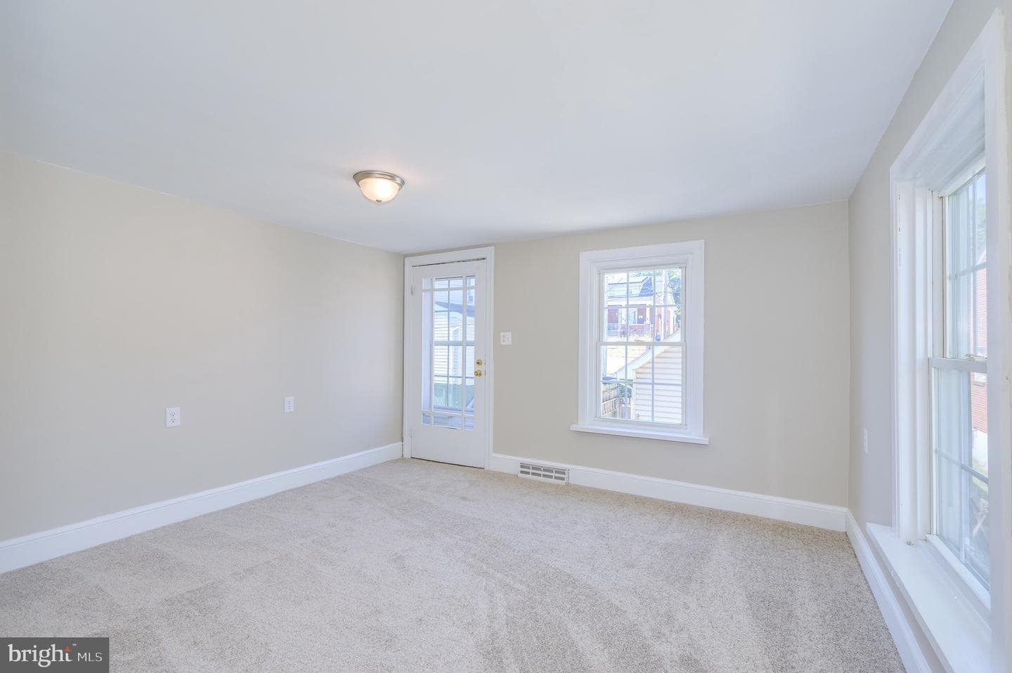485 Porter Avenue photo 53
