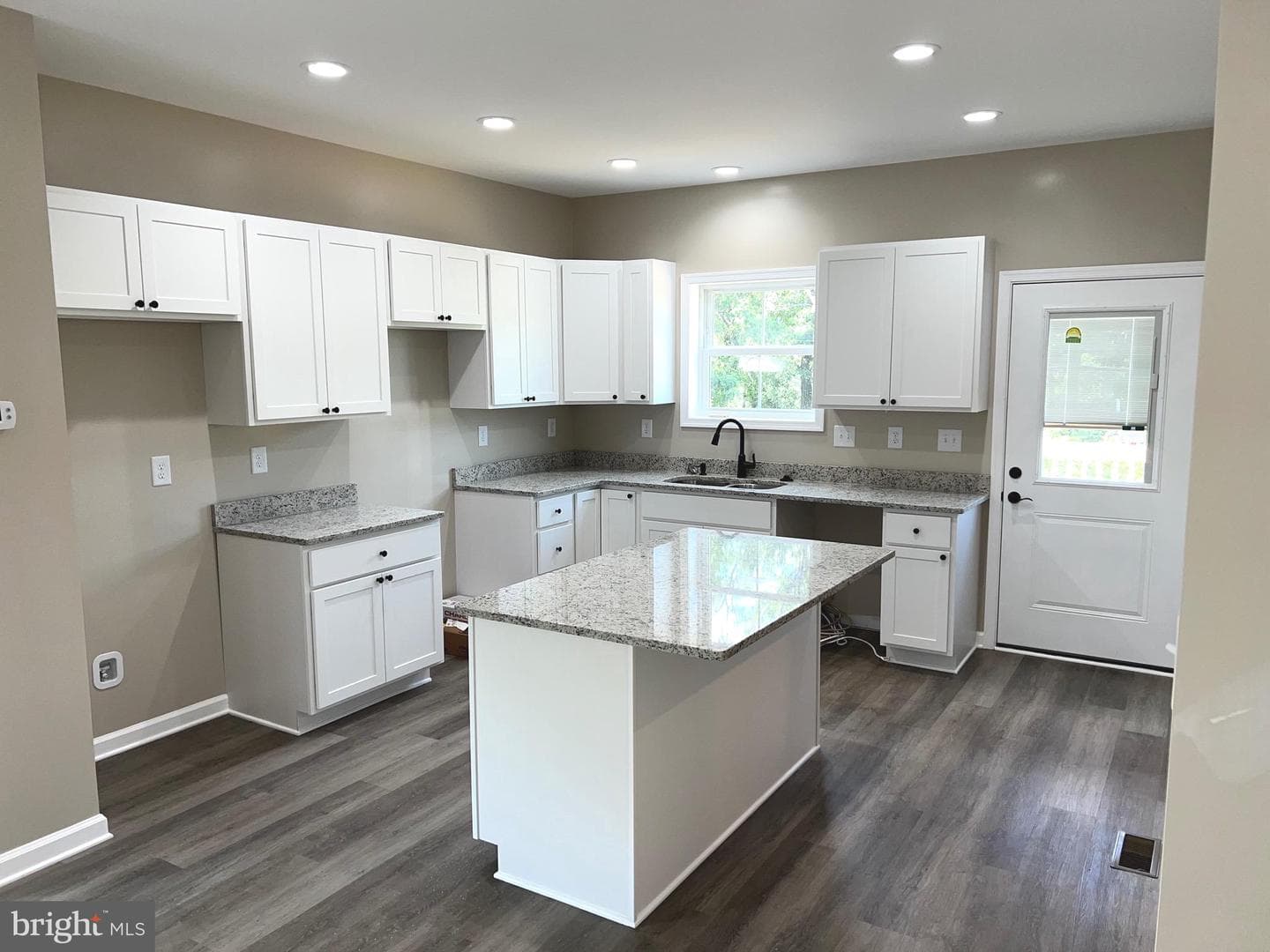 122 Marineris Circle photo 5