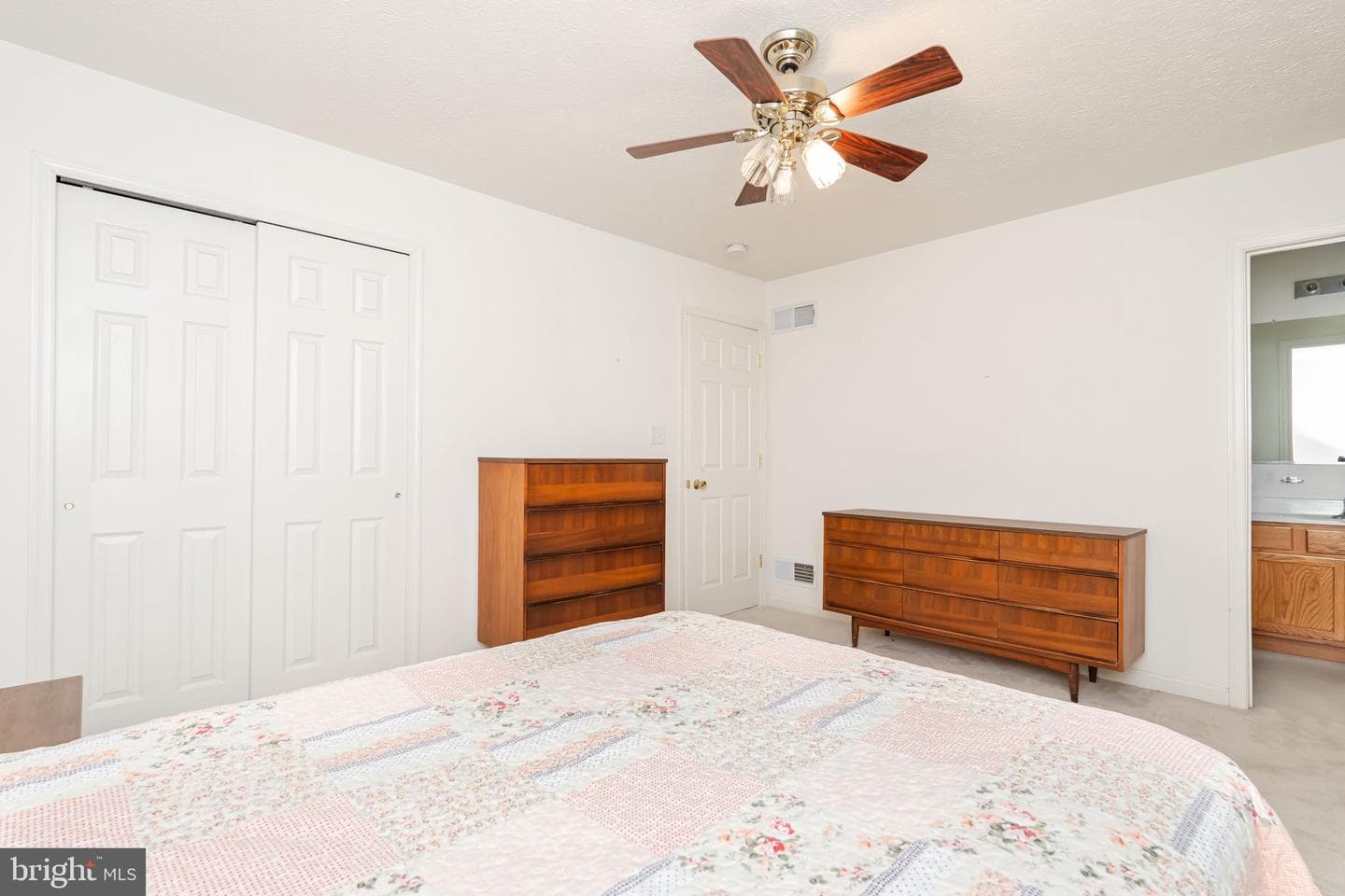 386 Pacific Boulevard photo 27