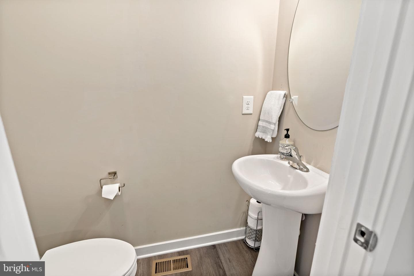 137 Carnes Way photo 16