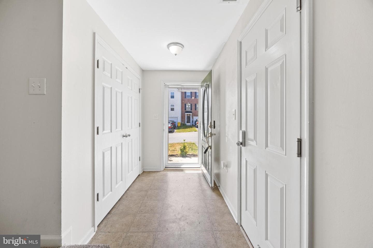 14 Venetian Court photo 18