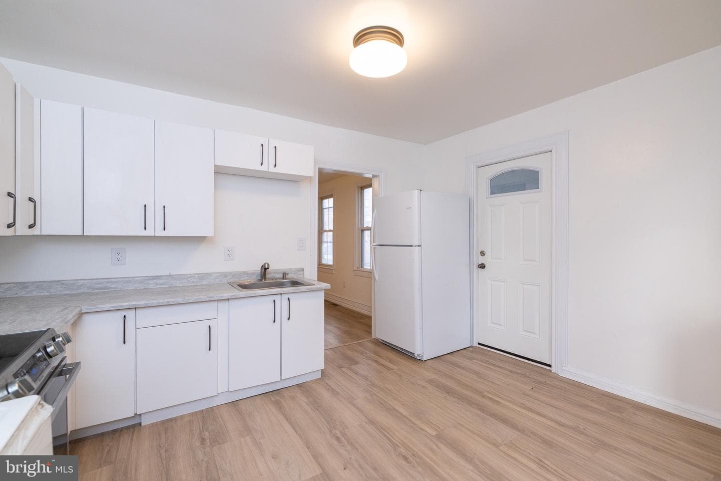 130 E John Street photo 10