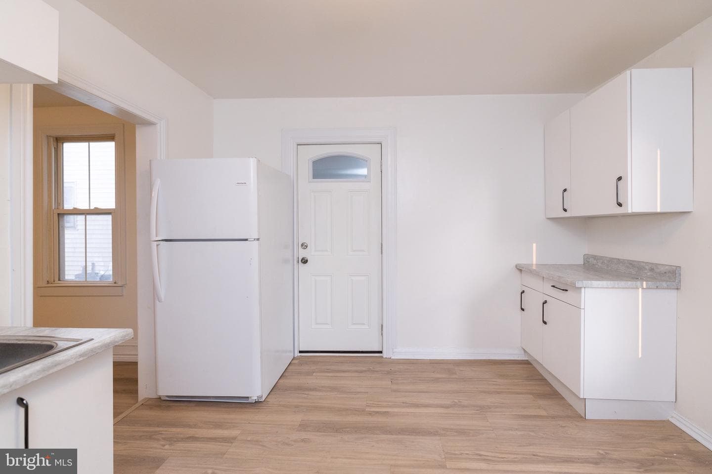130 E John Street photo 11