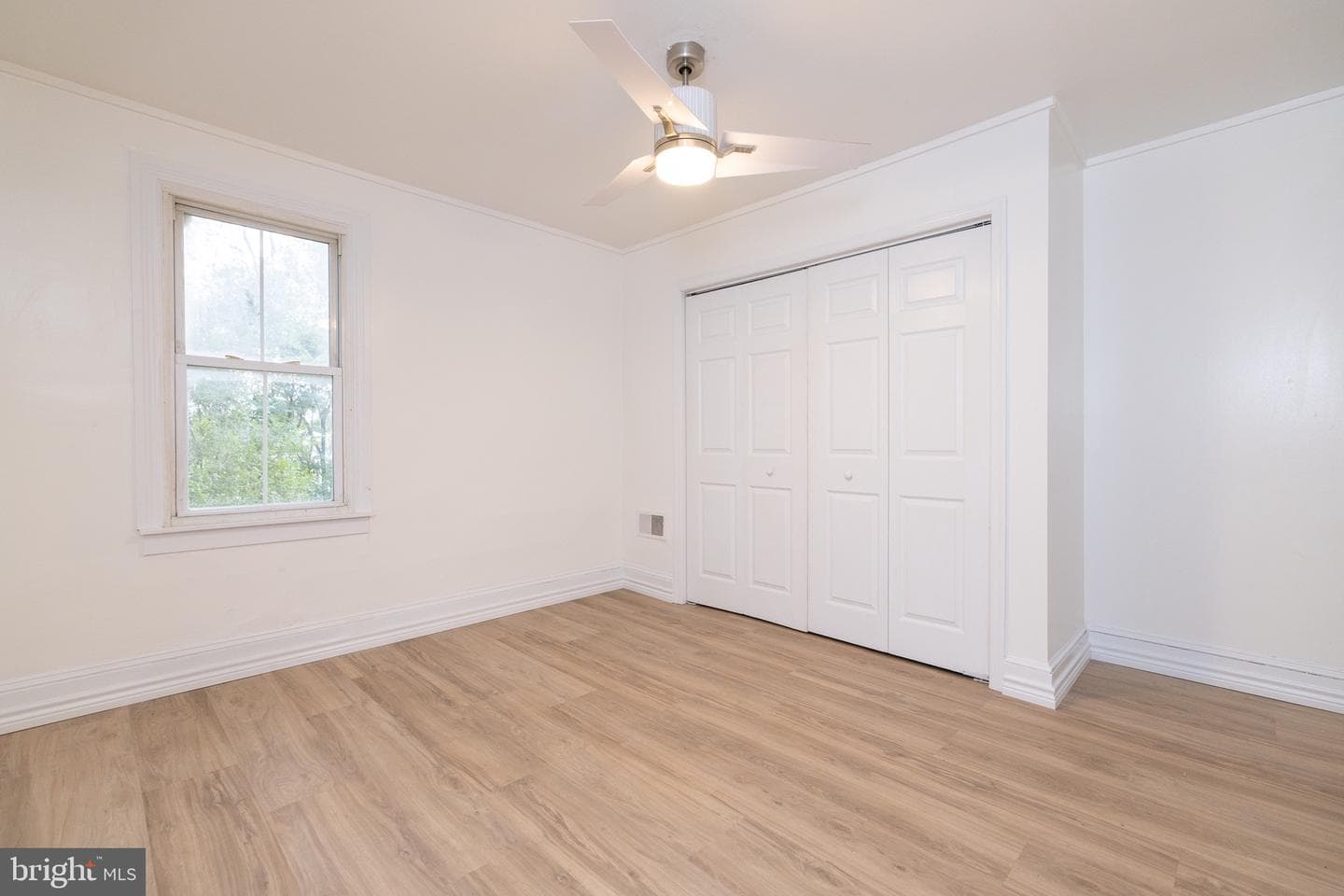 130 E John Street photo 12