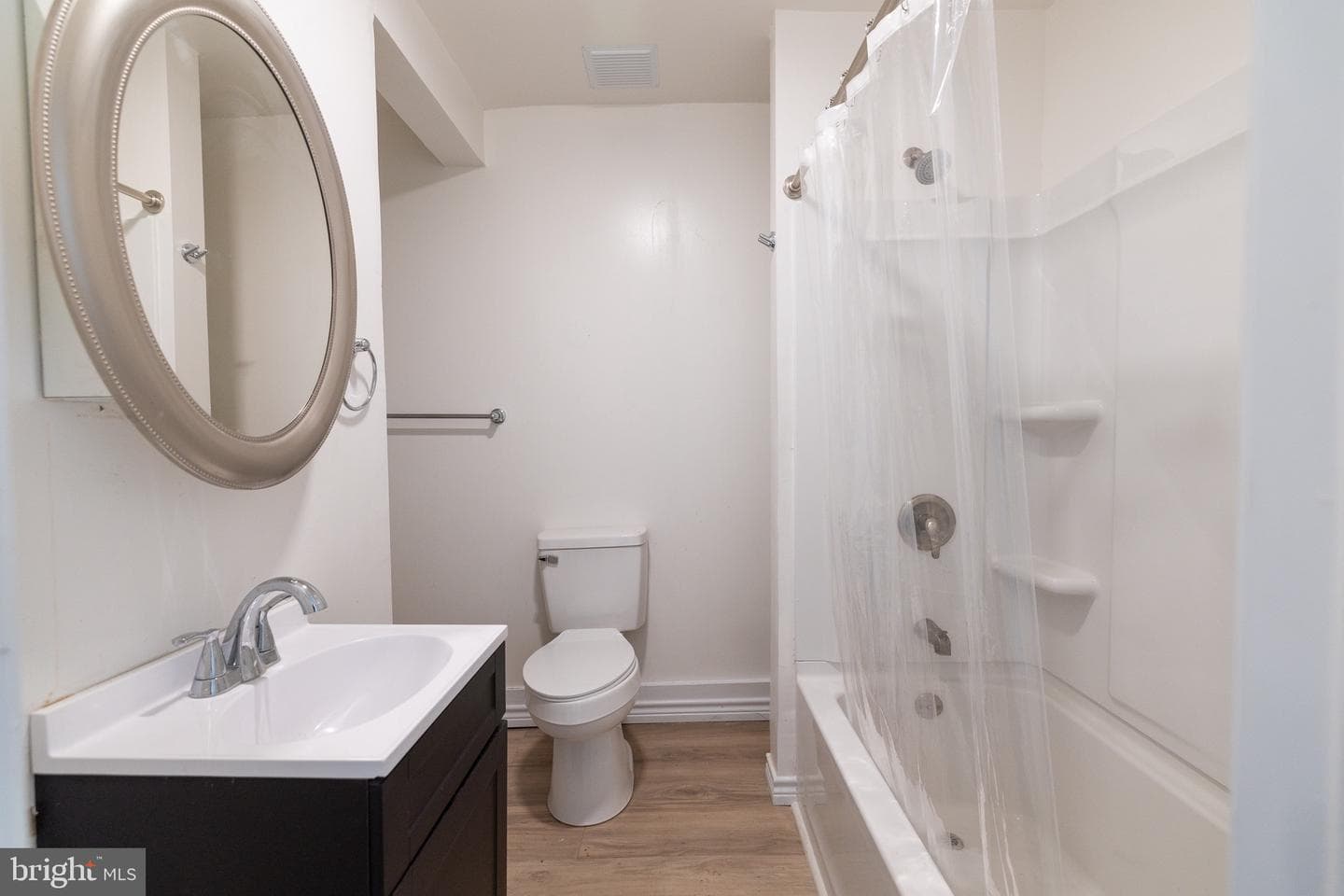 130 E John Street photo 14