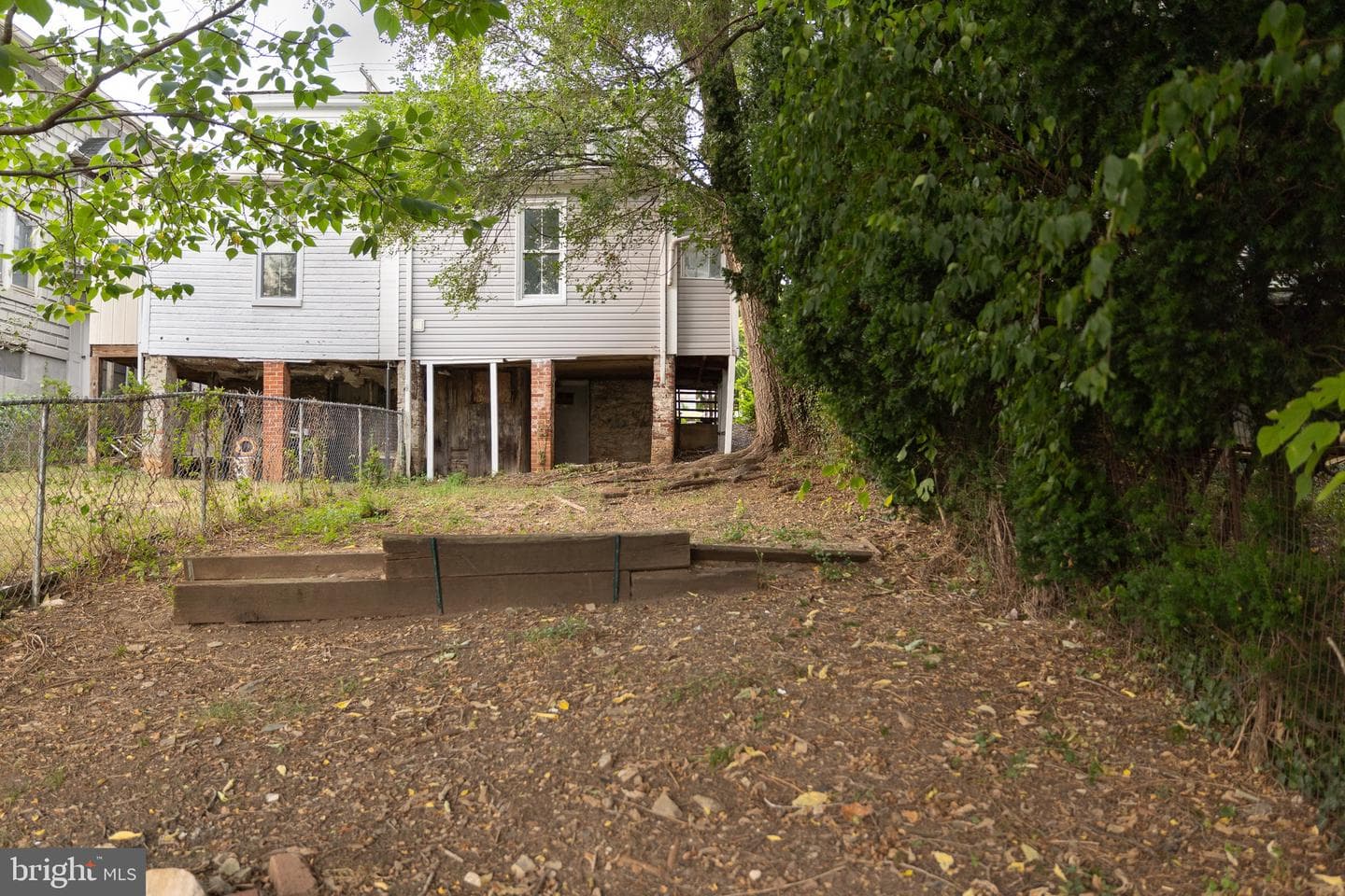 130 E John Street photo 19