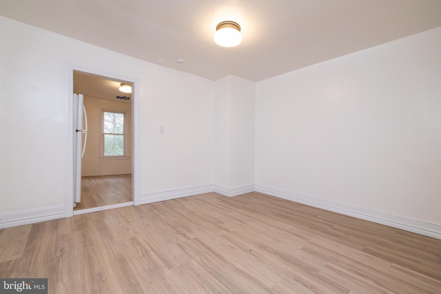 130 E John Street photo 6