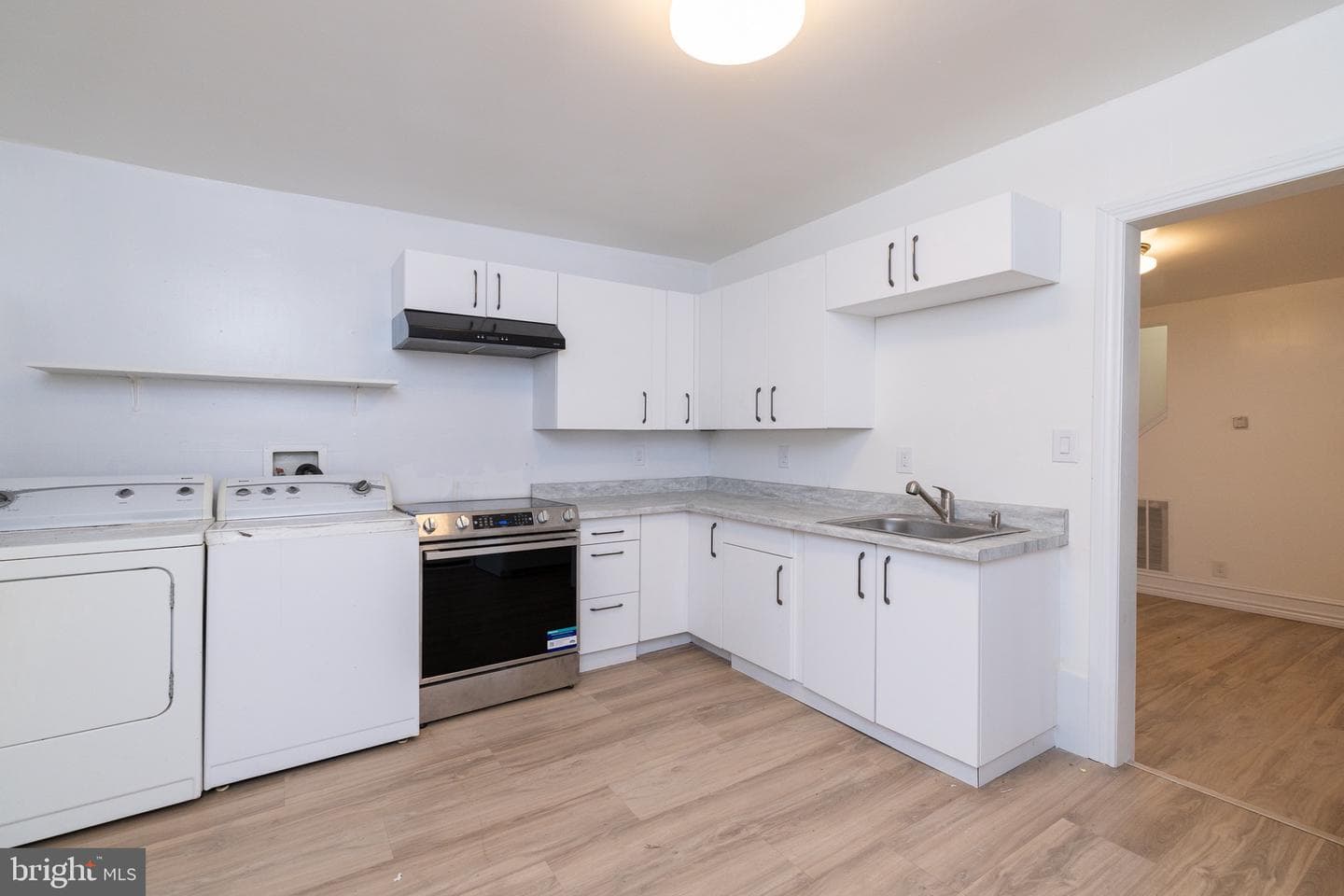 130 E John Street photo 8