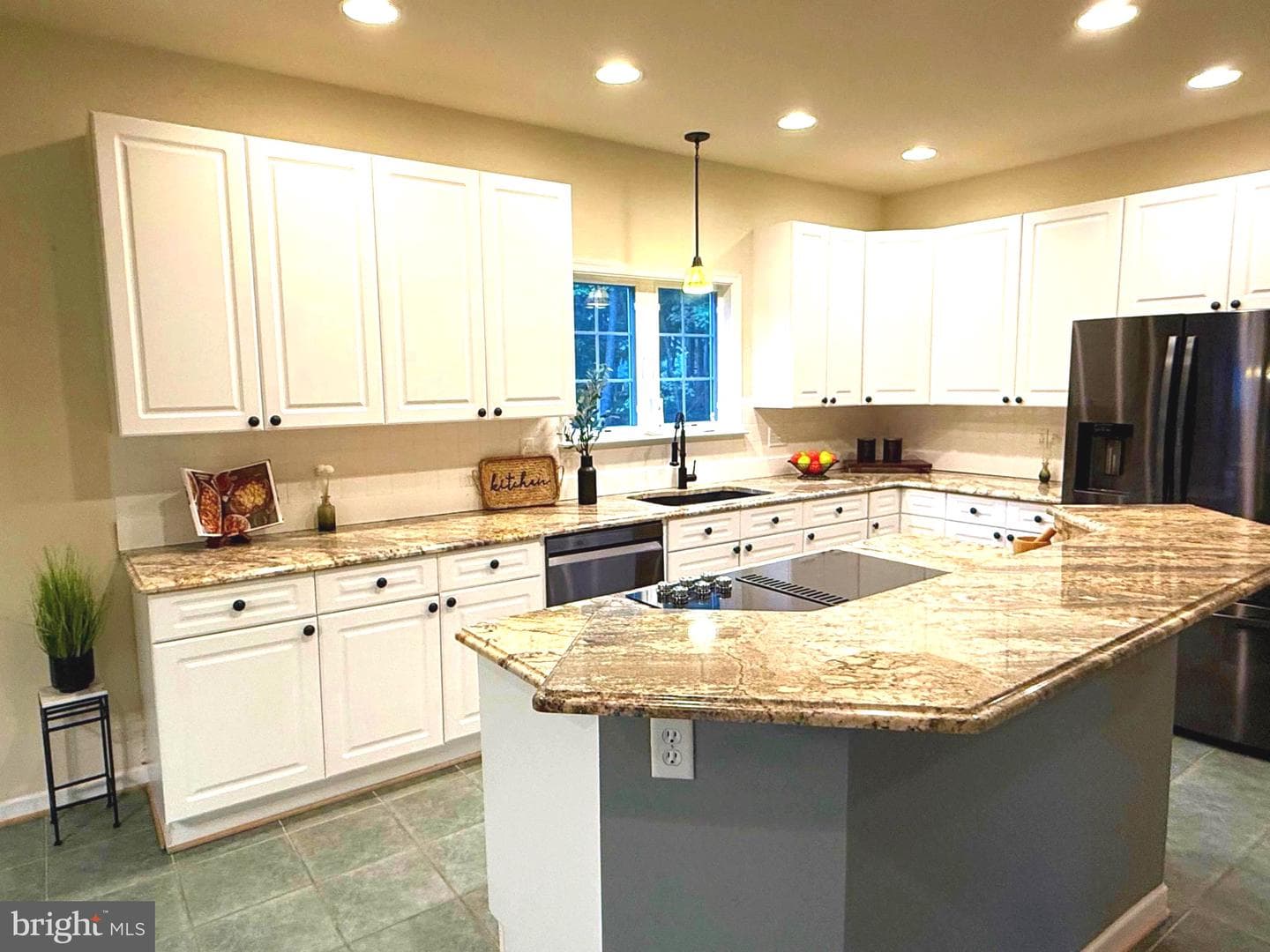 350 Rotterham Drive photo 17