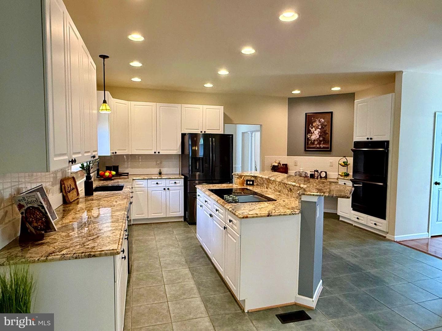 350 Rotterham Drive photo 20