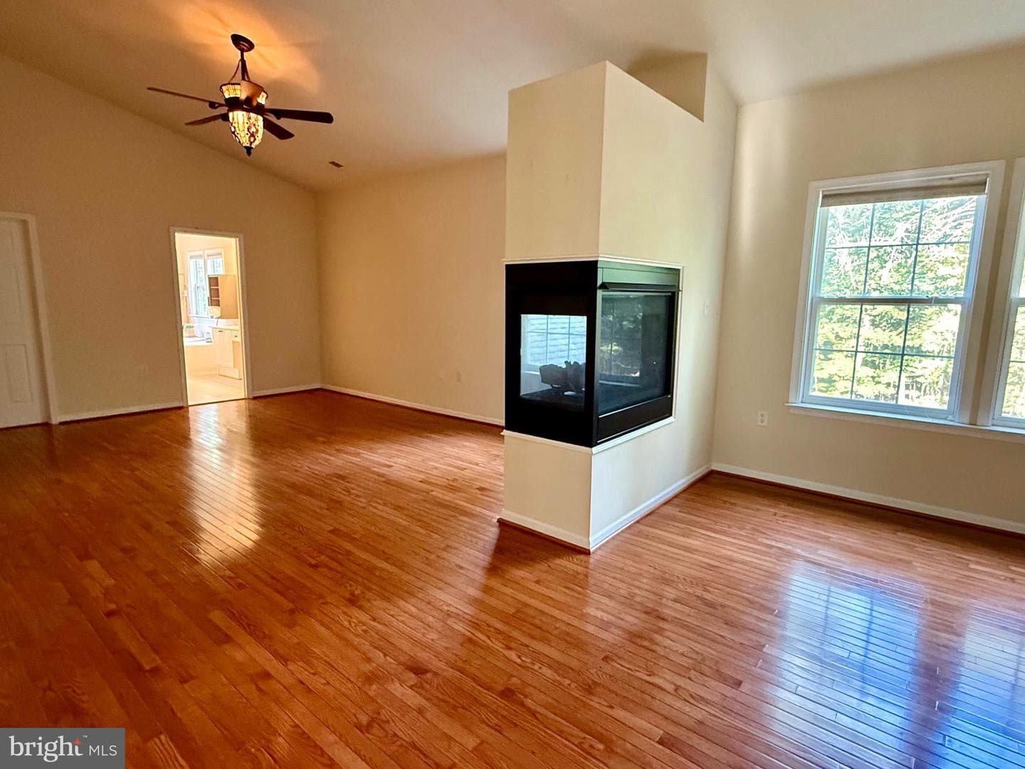 350 Rotterham Drive photo 38