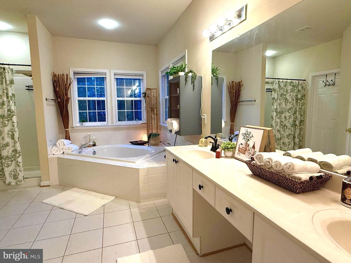 350 Rotterham Drive photo 39