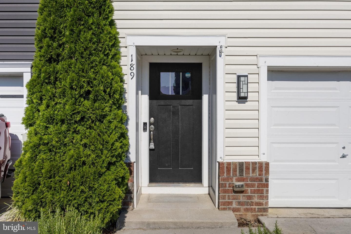 189 Magellan Drive photo 3