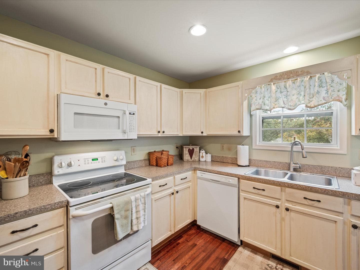 306 Ford Circle photo 11