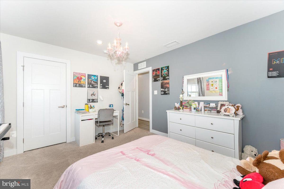 76 Vancouver Place photo 33