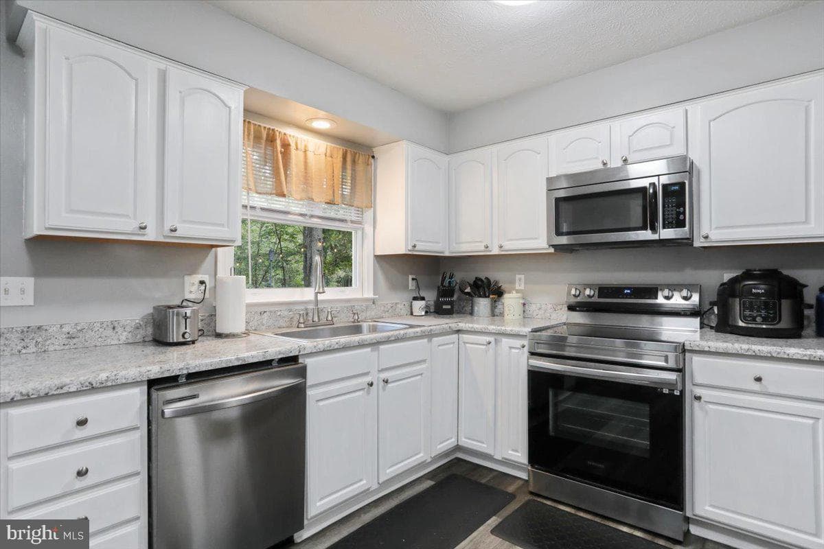 402 Tanbridge Drive photo 9