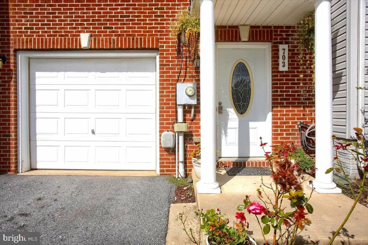 703 Prentiss Parkway photo 2