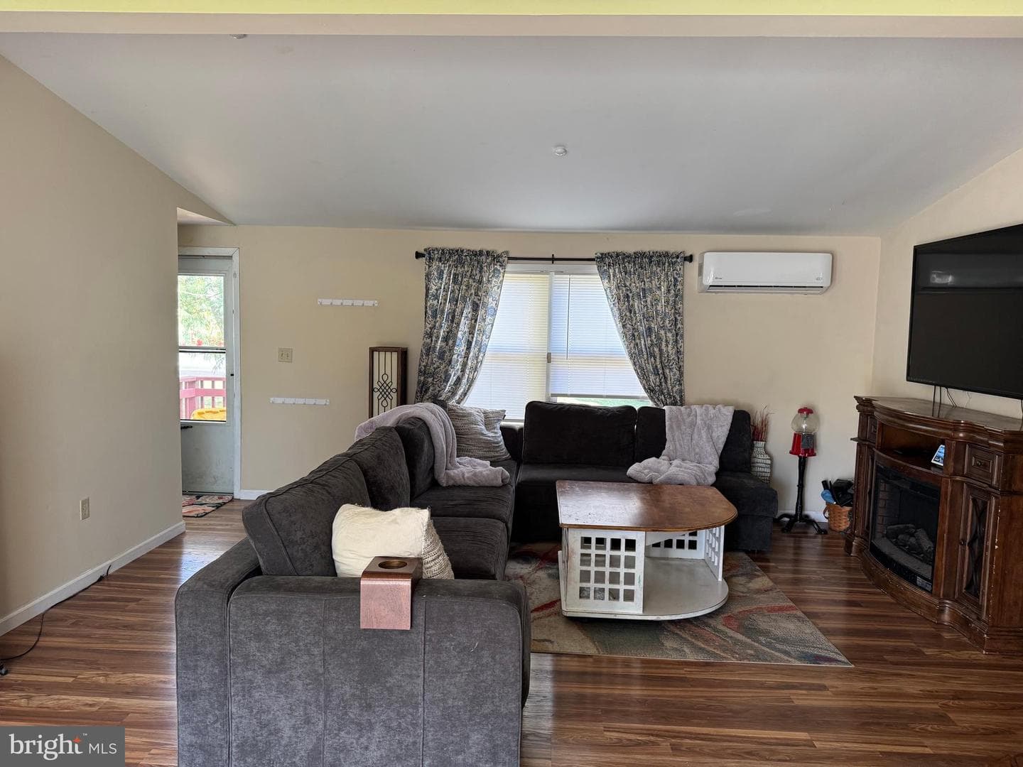 382 Fegan Road photo 23