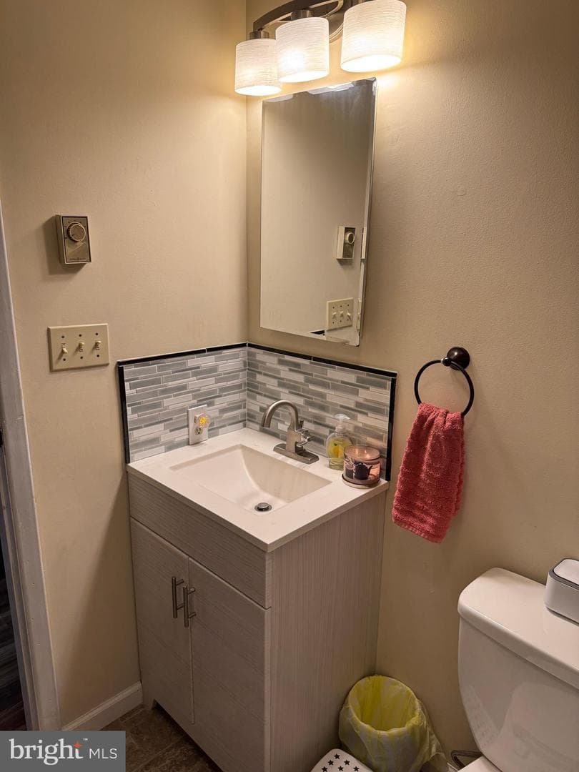 382 Fegan Road photo 27