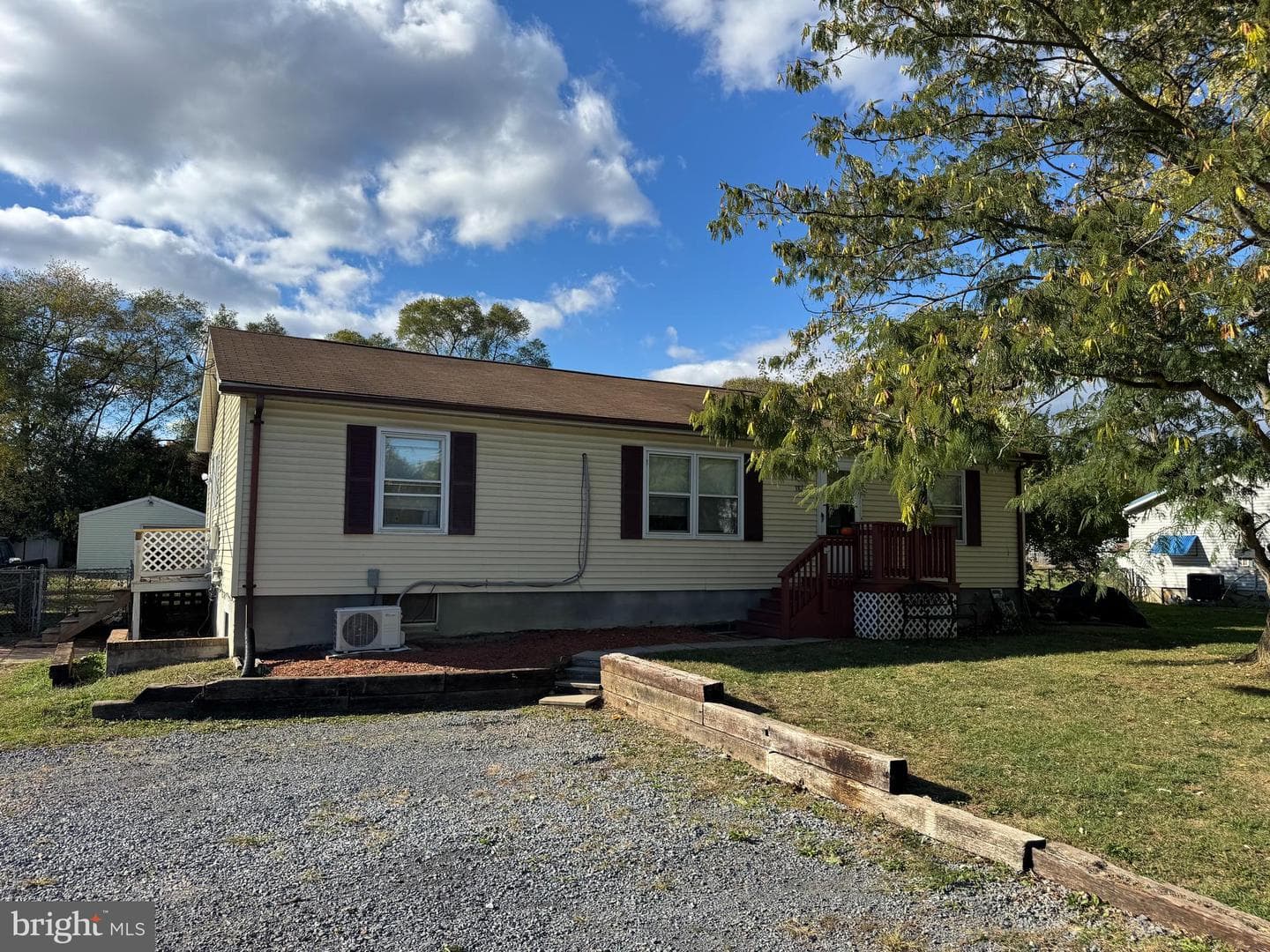382 Fegan Road photo 3