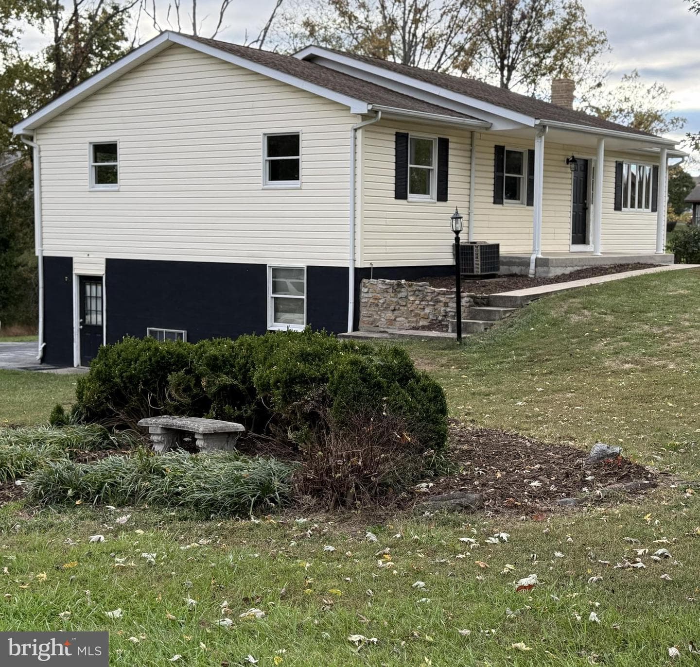 392 Clifford Drive photo 2