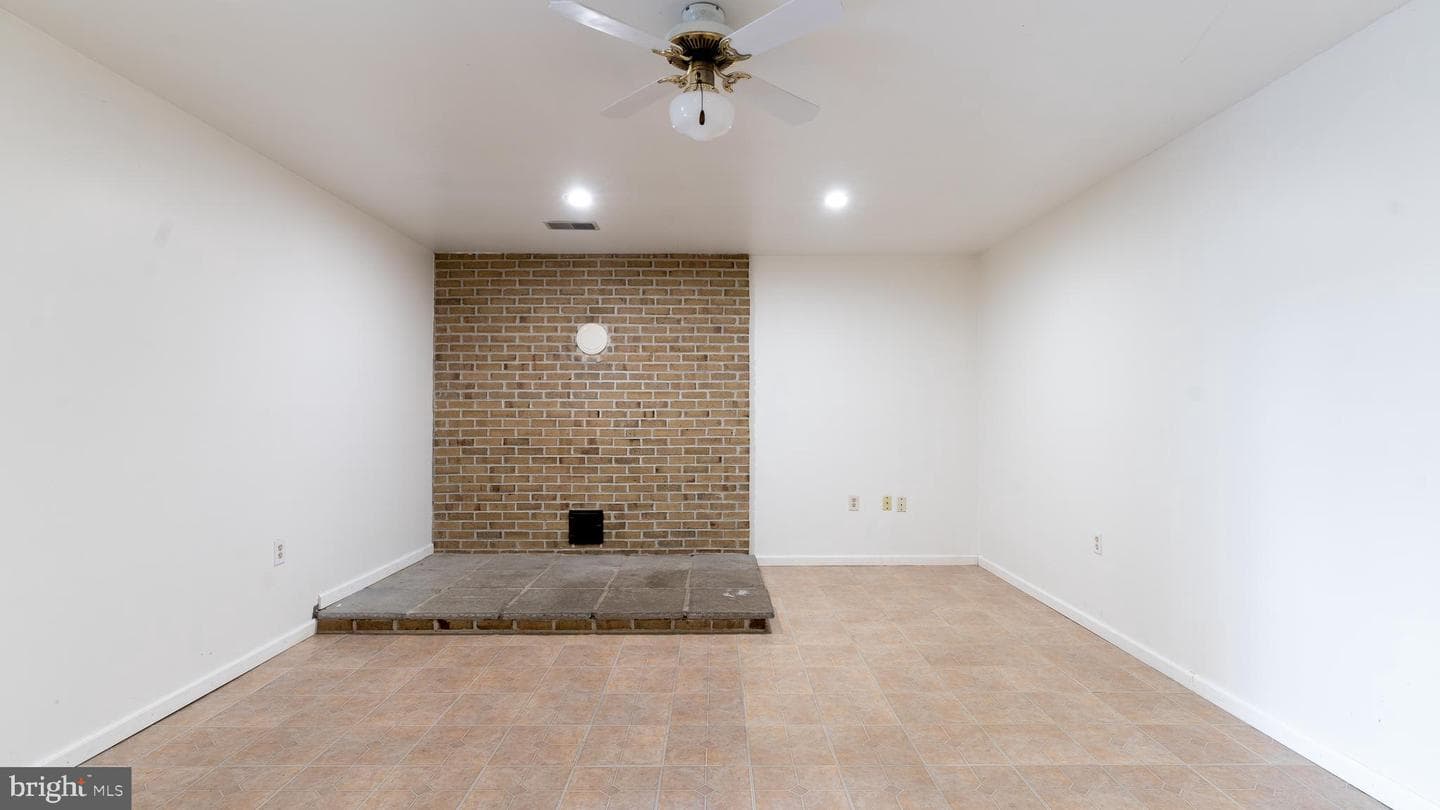 392 Clifford Drive photo 24