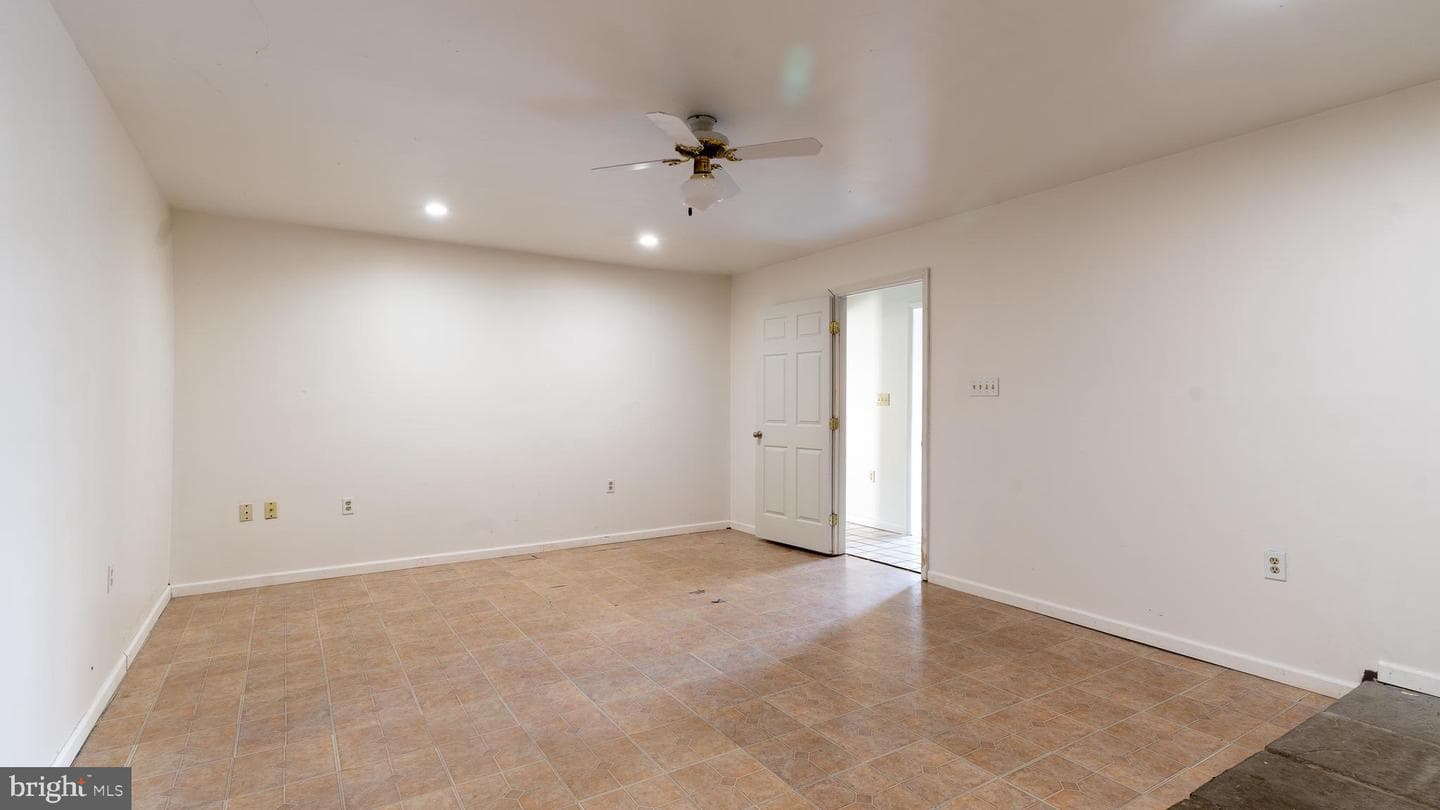 392 Clifford Drive photo 25