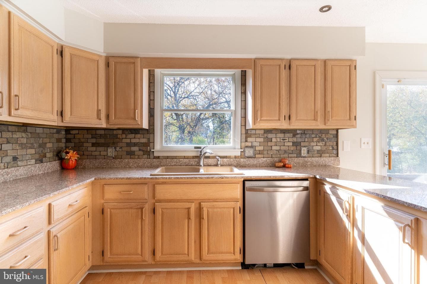 392 Clifford Drive photo 32