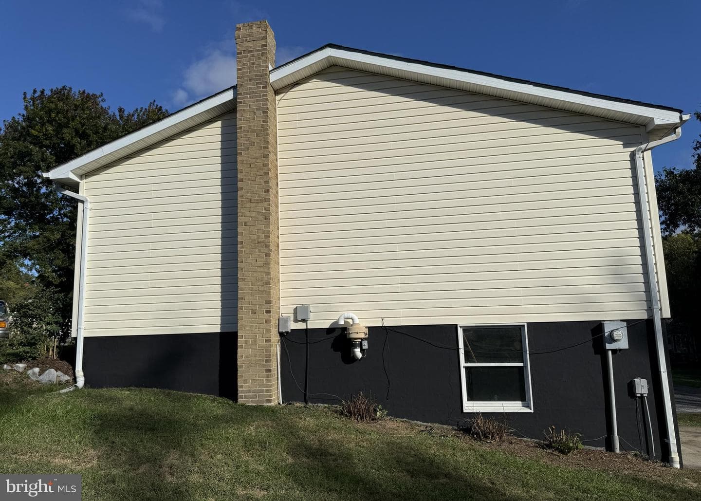 392 Clifford Drive photo 4