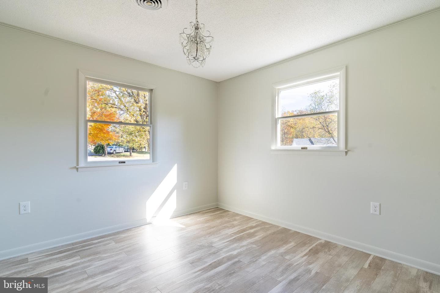 392 Clifford Drive photo 40