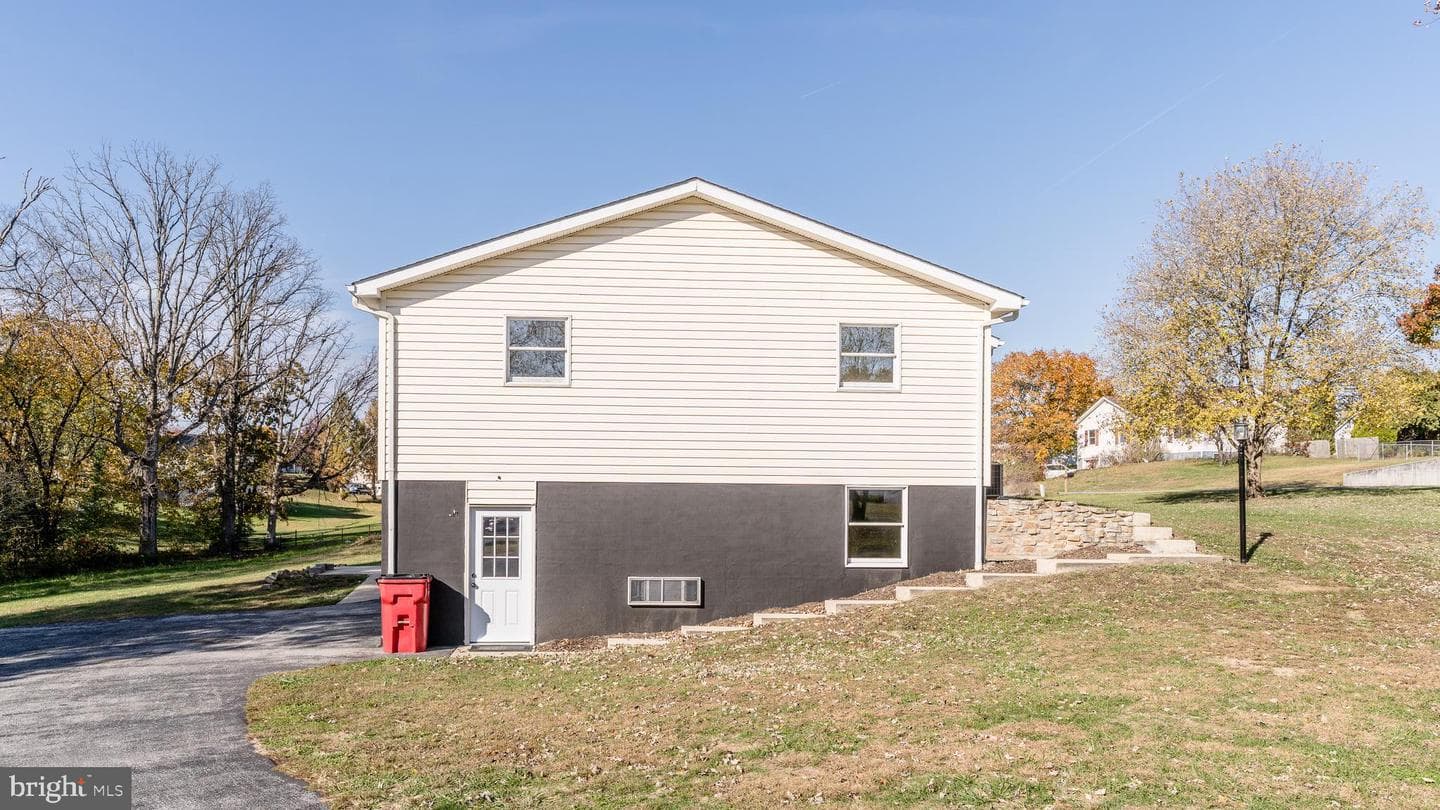 392 Clifford Drive photo 9