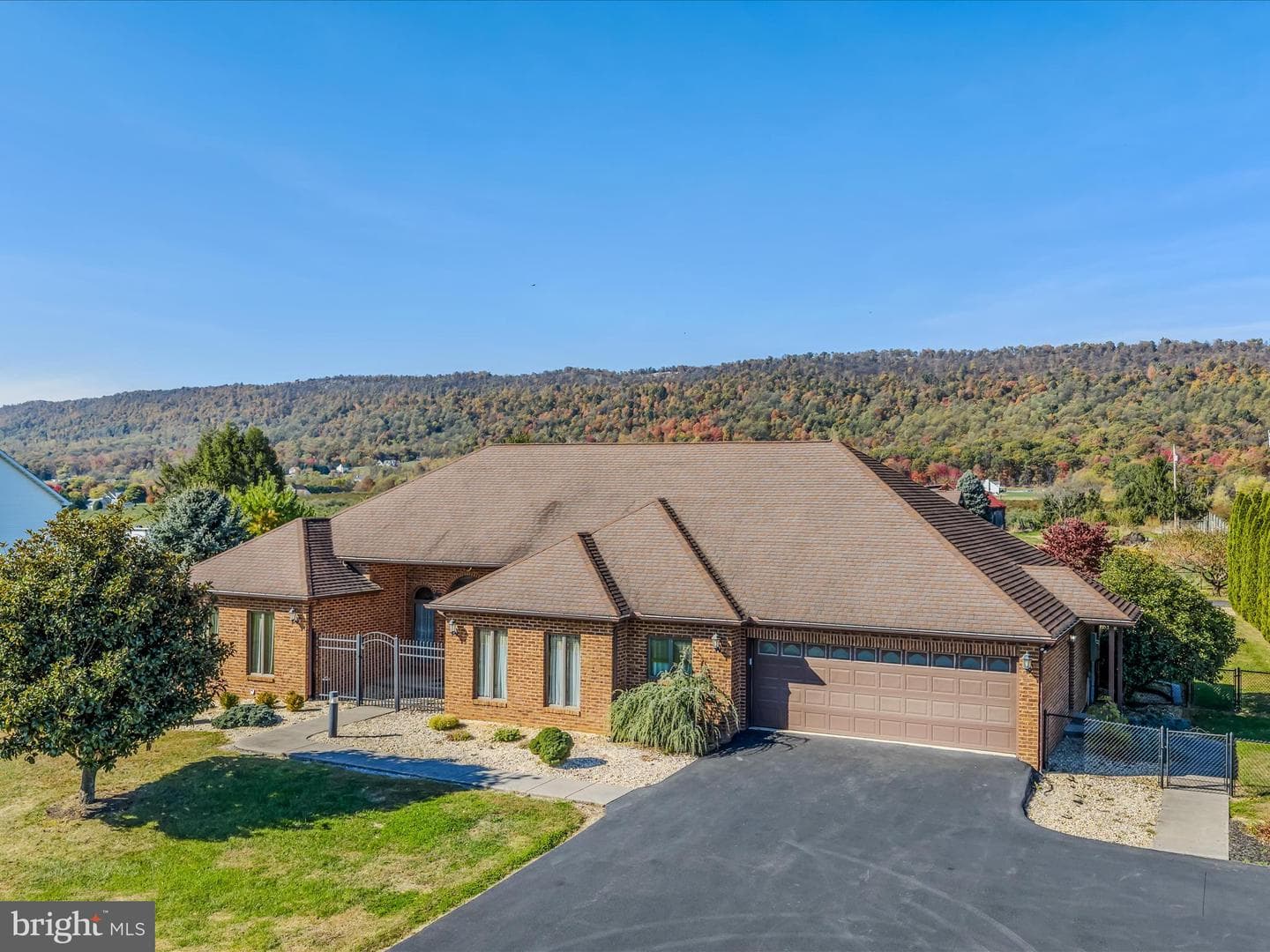 1687 Thatcher Road photo 2
