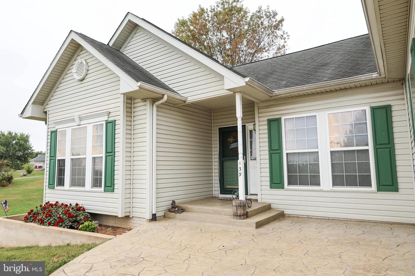 139 Pinnacle Drive photo 2