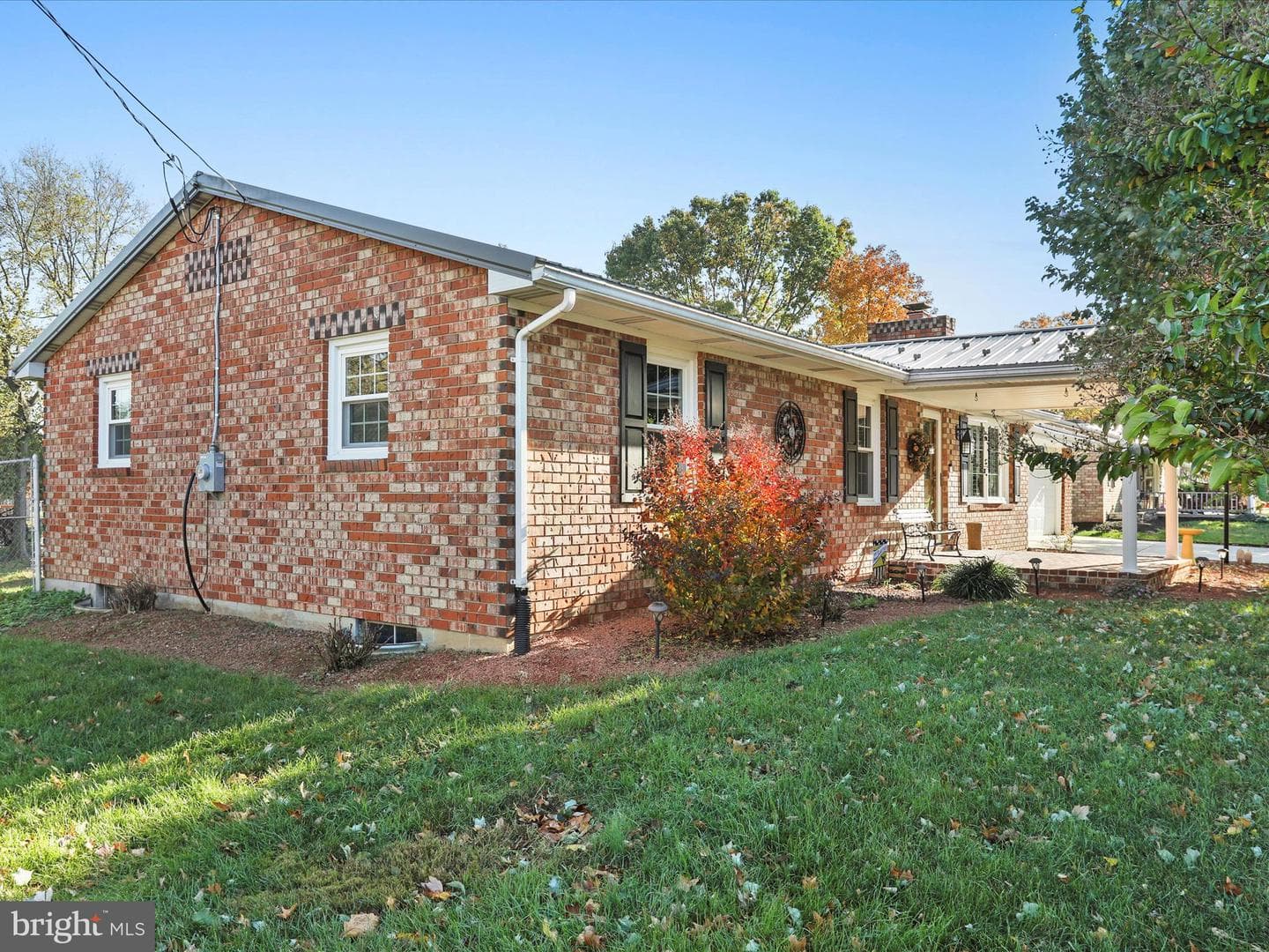 647 Mimosa Drive photo 4