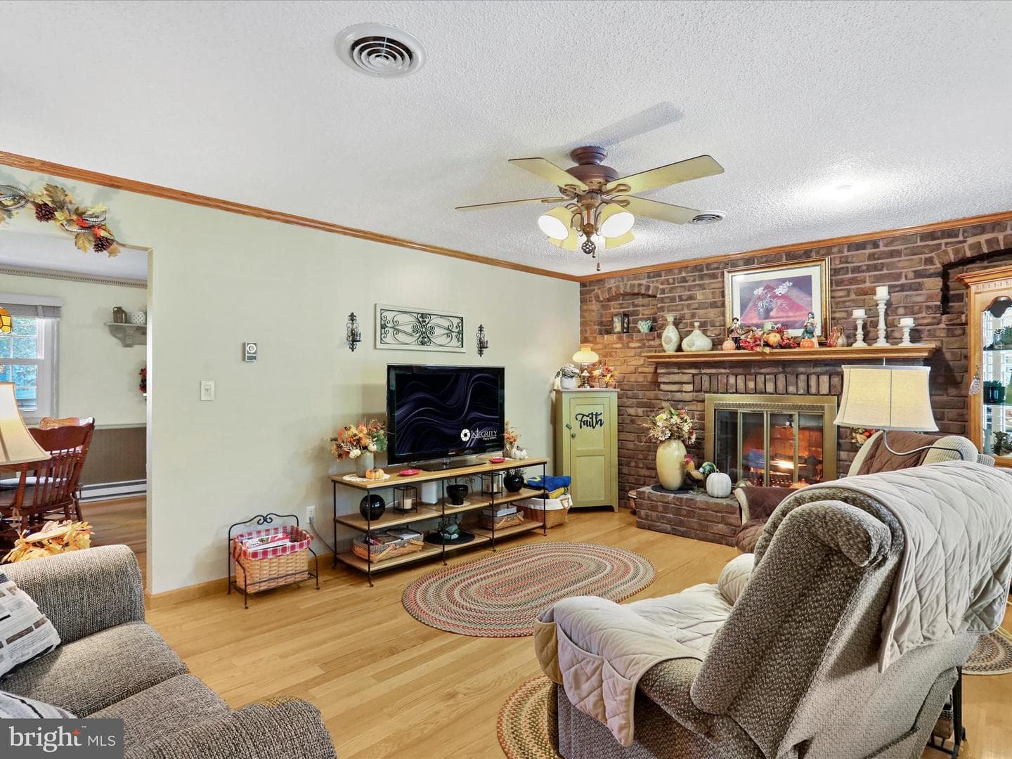 647 Mimosa Drive photo 5