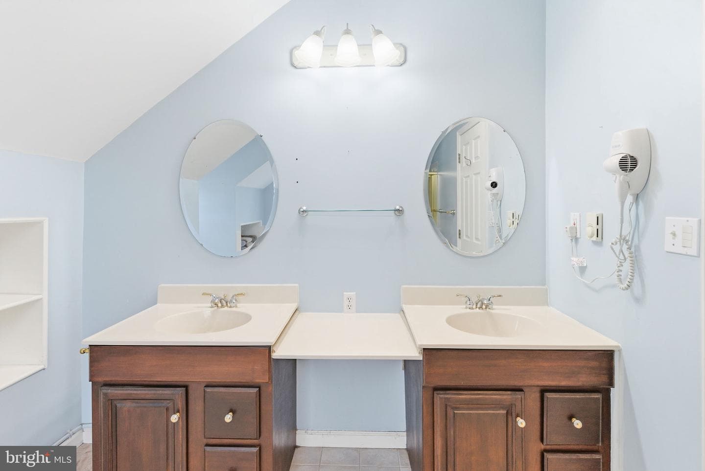 102 Traders Way photo 37