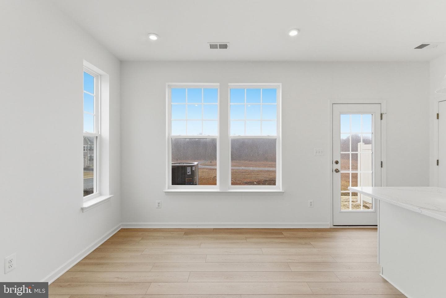628 Tracy Way photo 7