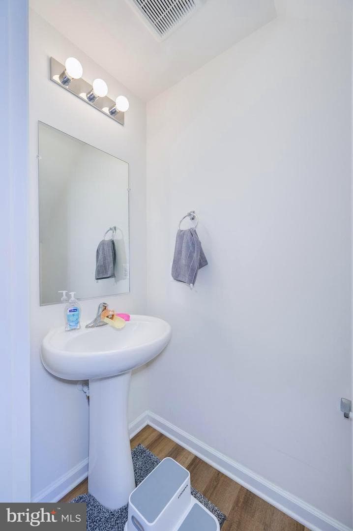 43 Sargent Lane photo 9